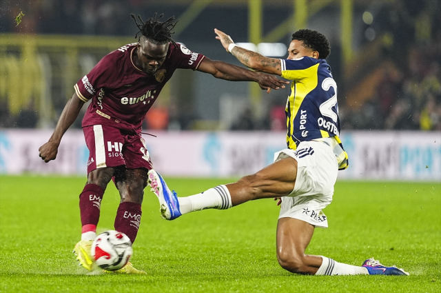 Zirvede puan farkı açıldı! Fenerbahçe, Göztepe engelini aşamadı Zirvede puan farkı açıldı! Fenerbahçe, Göztepe engelini aşamadı