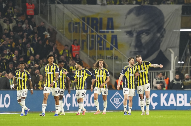 Zirvede puan farkı açıldı! Fenerbahçe, Göztepe engelini aşamadı Zirvede puan farkı açıldı! Fenerbahçe, Göztepe engelini aşamadı