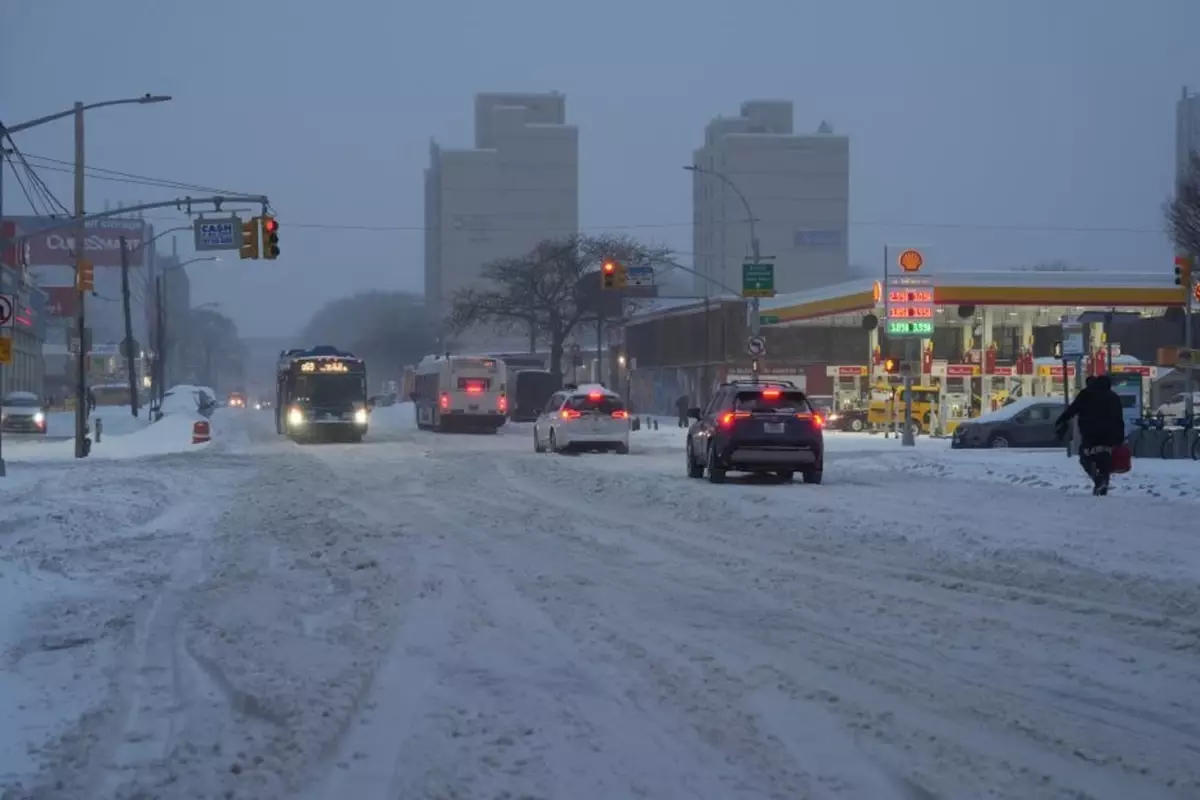 ABD\'de kar fırtınası 5 can aldı: 13 bin uçuş iptal, 1 milyona yakın kişi elektriksiz kaldı