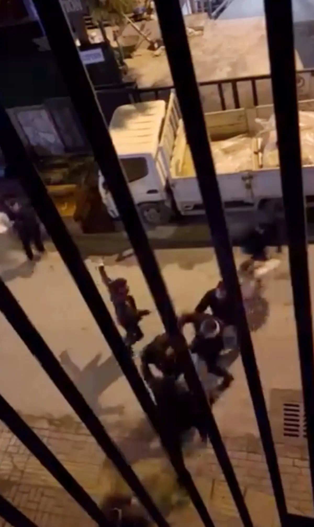 Alanya\'da bıçaklı ve zincirli kavga kamerada: 7 gözaltı