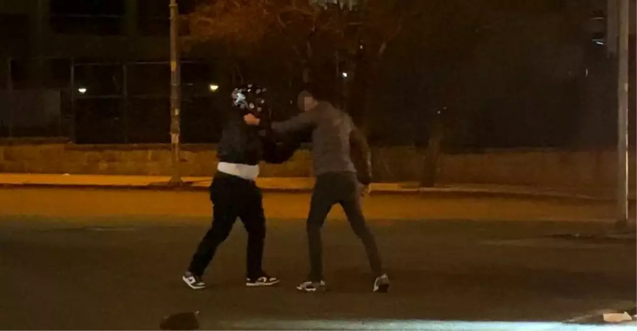 Trafiğin ortasında birbirlerine girdiler! İşte o anlar