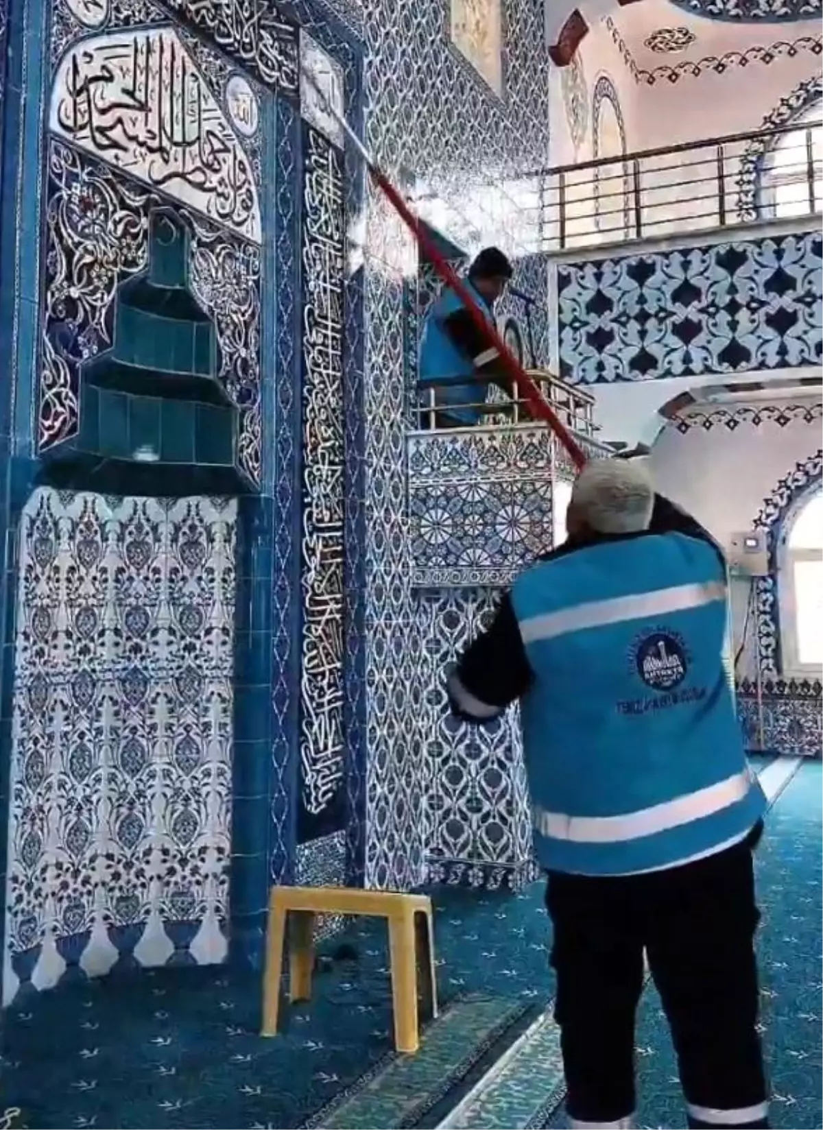 Antakya Belediyesi, camilerde temizlik faaliyetlerini sürdürüyor