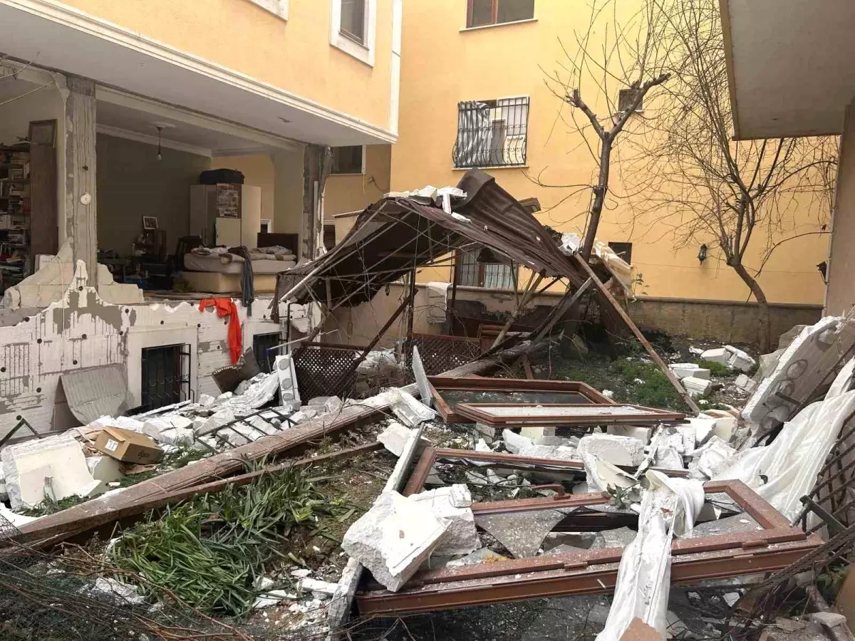 Ataşehir\'de Doğal Gaz Patlaması