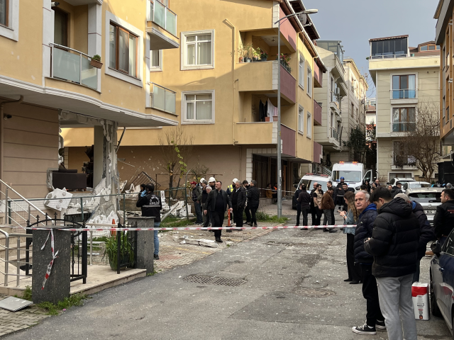 Ataşehir'de doğal gaz patlamasında sokak savaş alanına döndü: 1 yaralı