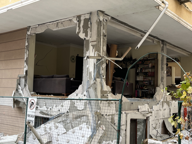 Ataşehir'de doğal gaz patlamasında sokak savaş alanına döndü: 1 yaralı