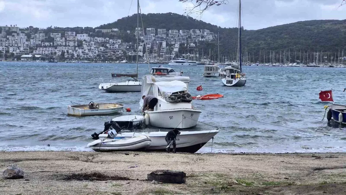 Bodrum\'da Fırtına Hayatı Olumsuz Etkiledi