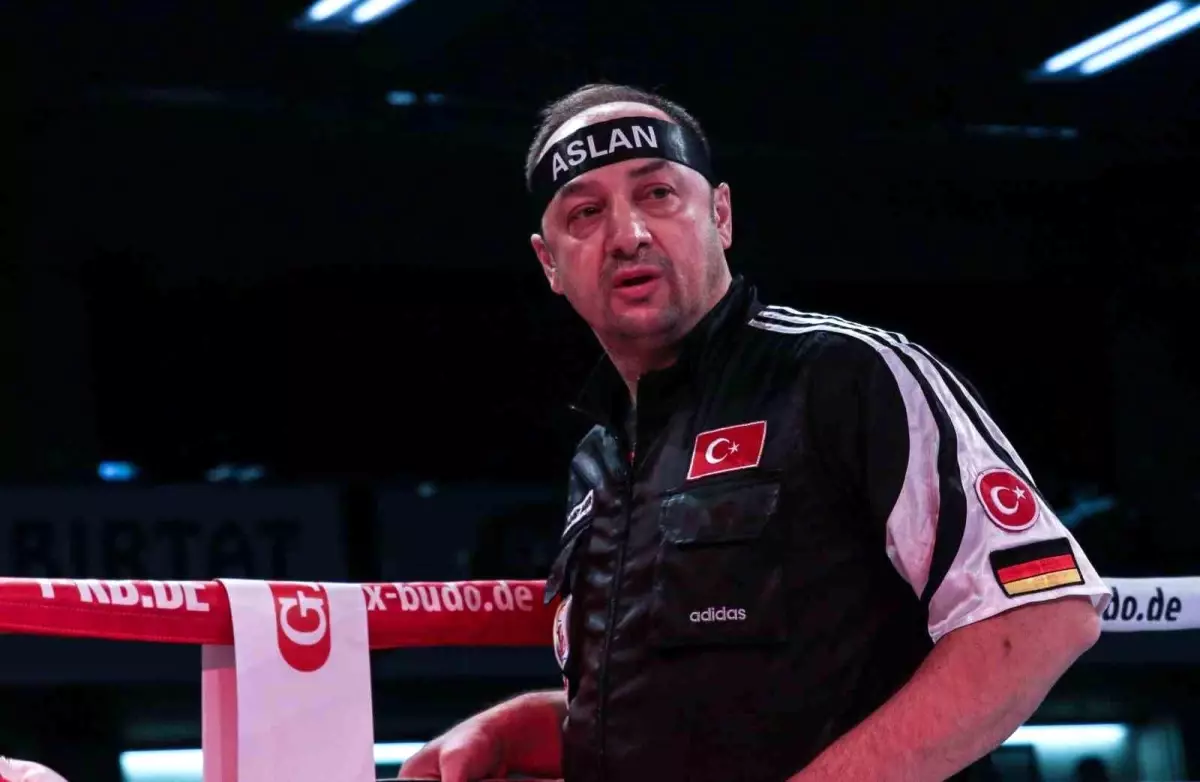 Boks Antrenörü Bülent Başer\'in Annesi Toprağa Verildi