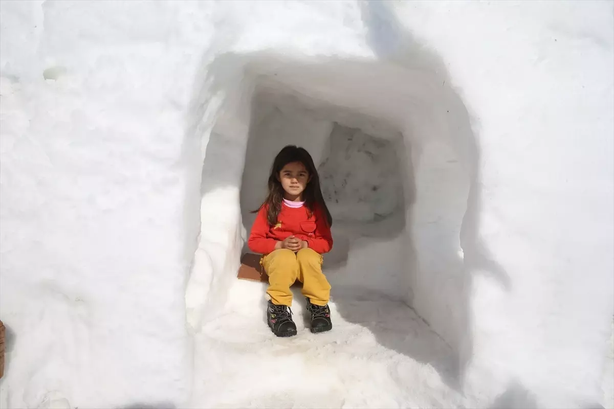 Kardan Oyun Grupları Çocukları Sevindiriyor