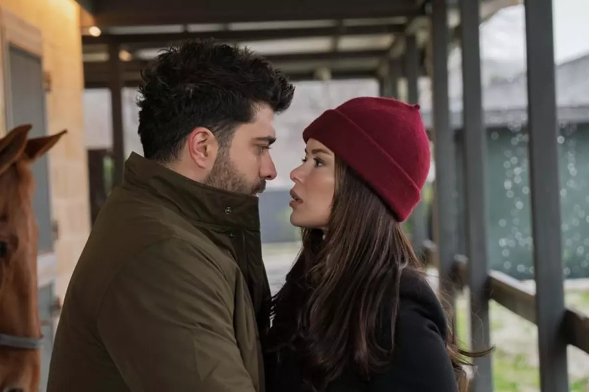 Diziden apar topar çıkarılan Doğukan Güngör\'e mesai arkadaşından destek