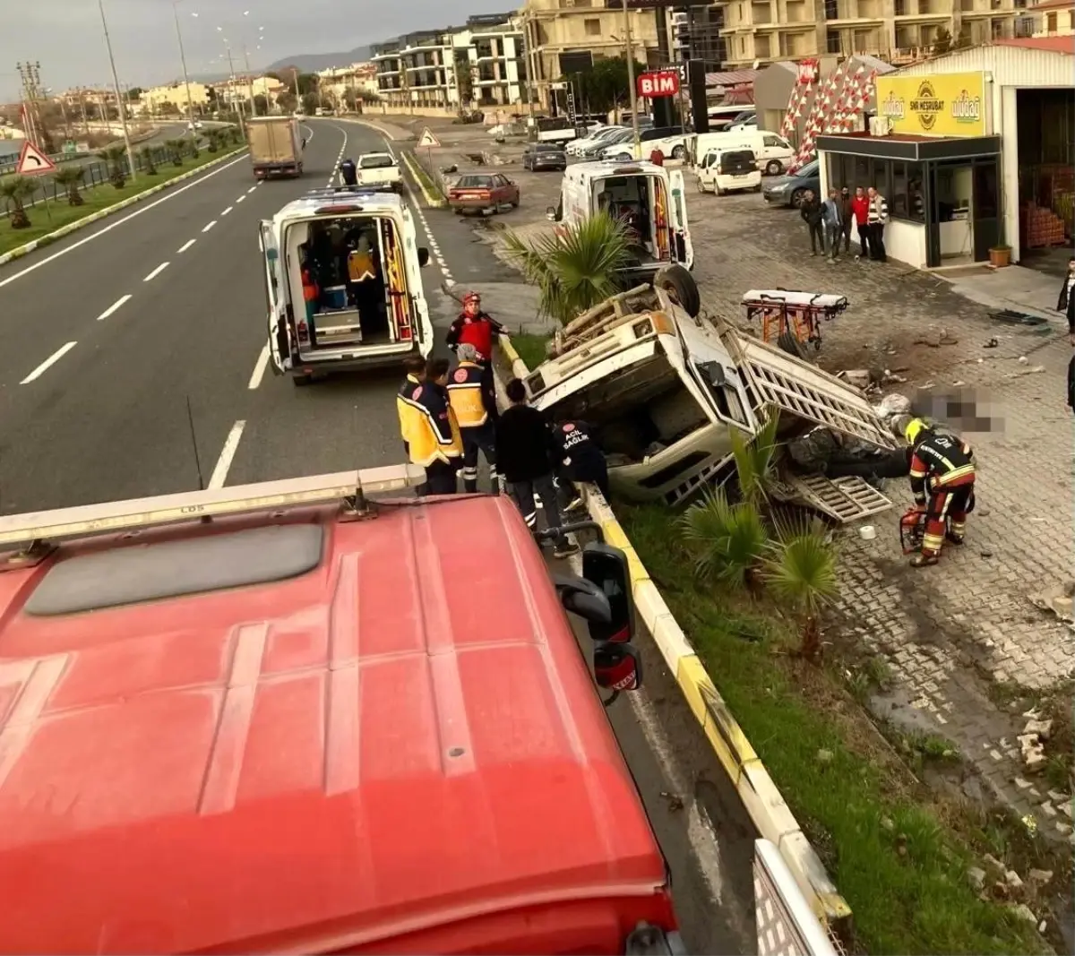Edremit\'te Trafik Kazası: 2 Ölü, 1 Yaralı