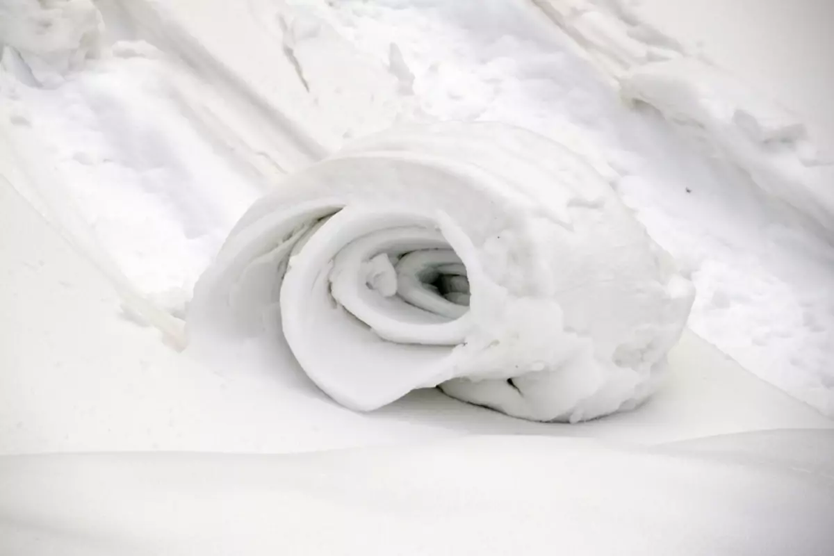 Görüntü Türkiye\'den! Doğada ender oluşan kar ruloları oluştu