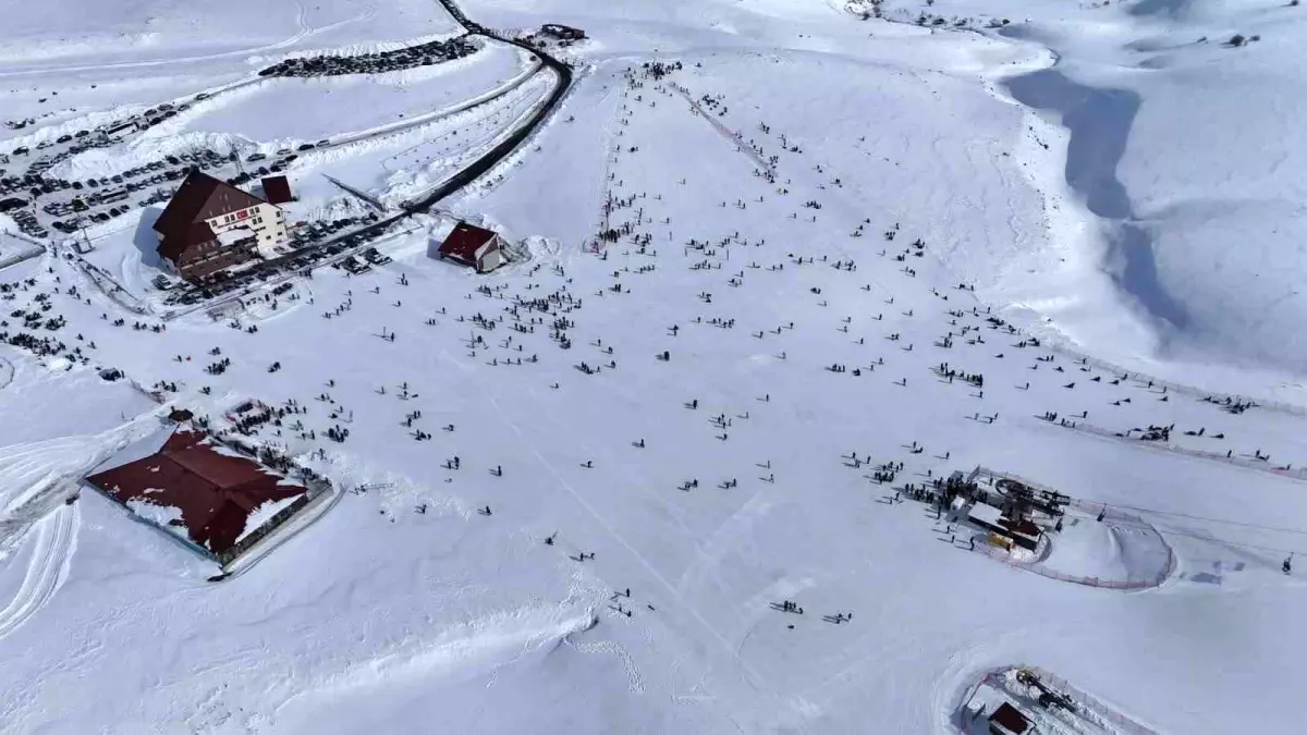 Hesarek Kayak Merkezi\'nde Kış Keyfi