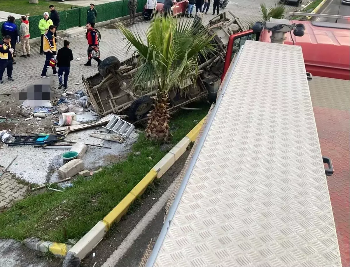 İnşaat işçilerini taşıyan kamyonet devrildi: 2 ölü, 1 ağır yaralı