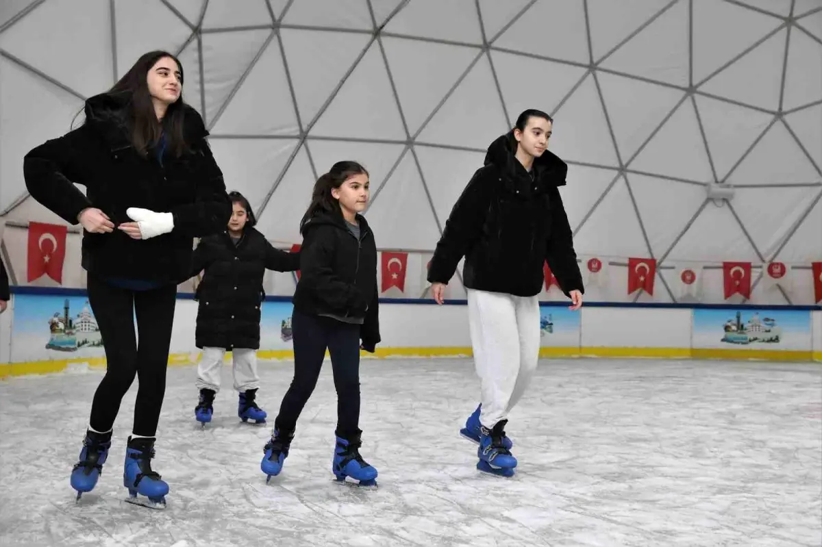Keçiören Belediyesi\'nden ücretsiz buz pateni hizmeti