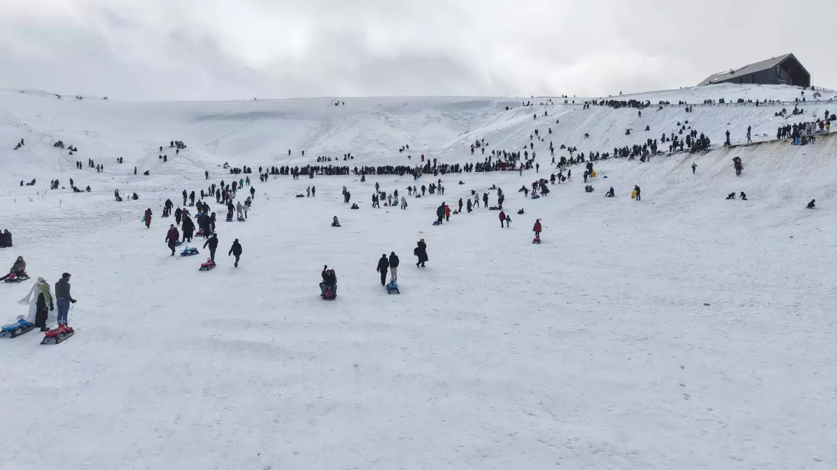 Aladağ Kayak Merkezi\'nde Sömestir Yoğunluğu
