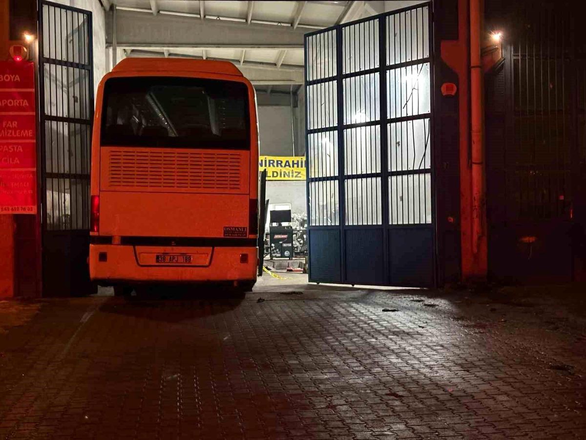 Kayseri\'de Otobüs Altında Kalan Tamirci Hayatını Kaybetti