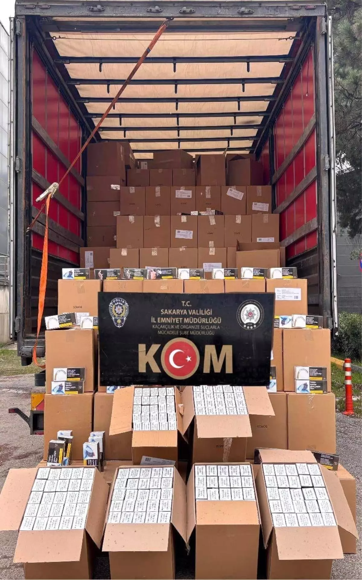 Sakarya\'da Kaçak Makaron Ele Geçirildi
