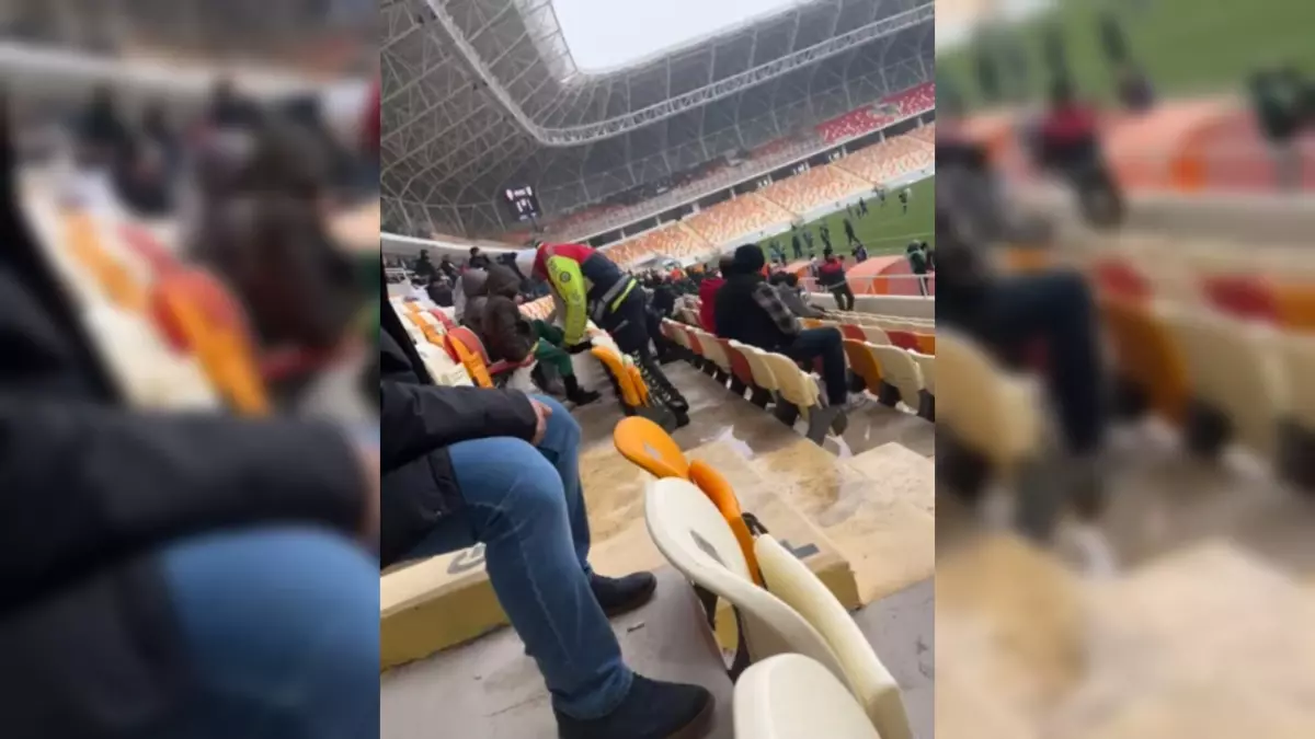 Polis, üşüyen çocuğa kendi çorabını çıkarıp giydirdi