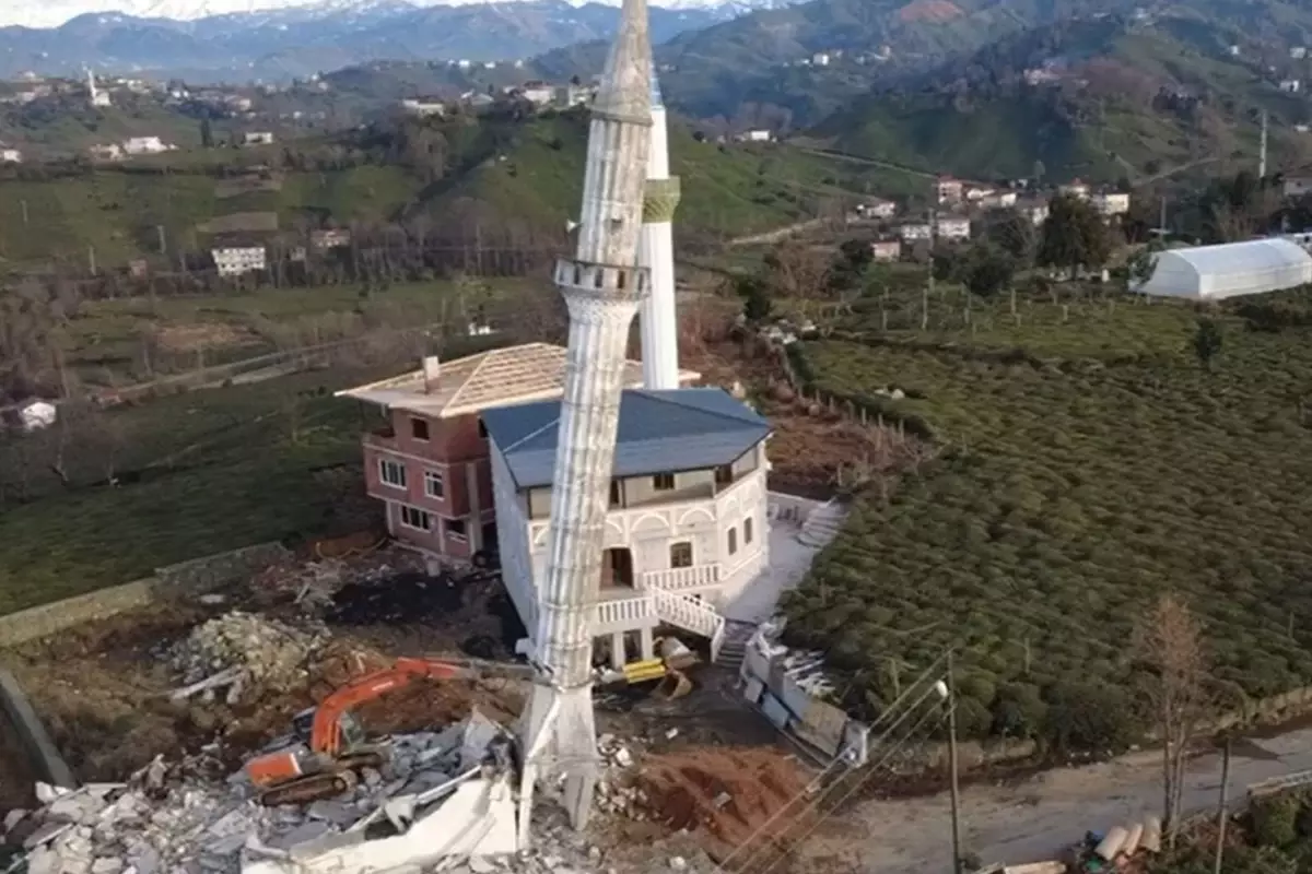 Karadenizli\'nin inadı inat! Cami yapıp, cami yıktılar