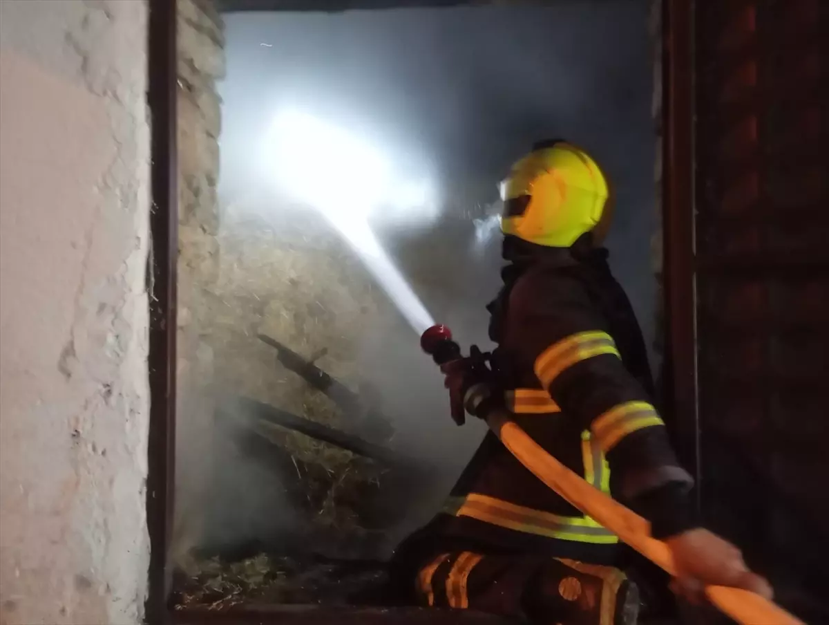 Savaştepe\'de Samanlık Yangını