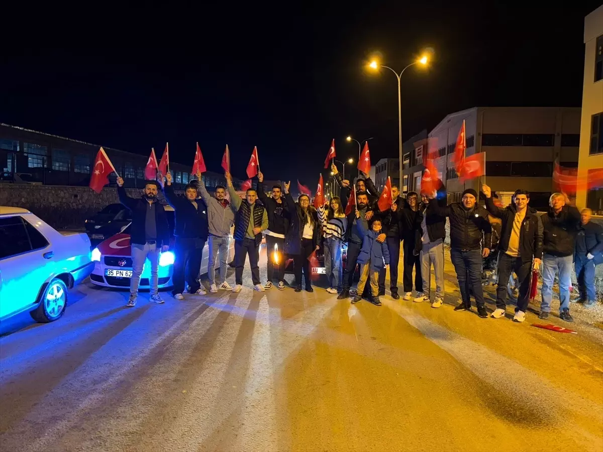 Simav\'da Türk bayraklarıyla yürüyüş yapıldı