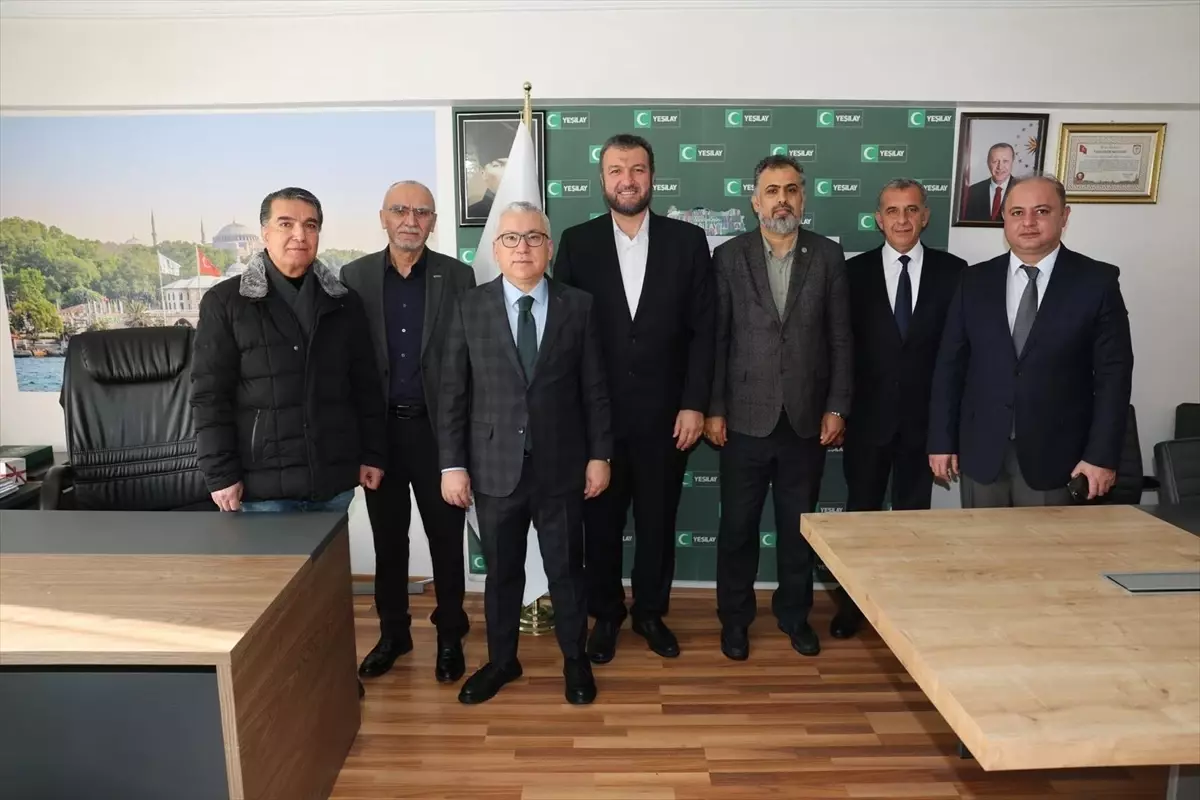 Vali Şimşek, Yeşilay\'ı Ziyaret Etti