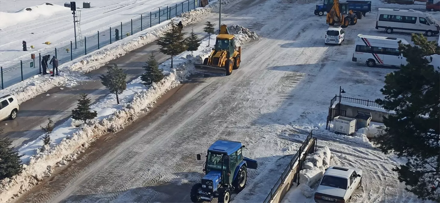 Tokat\'ta Karla Mücadele Devam Ediyor