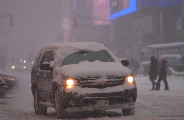 Ülkede tarihi felaket! 800 binden fazla kişi elektriksiz kaldı, binlerce uçuş iptal edildi