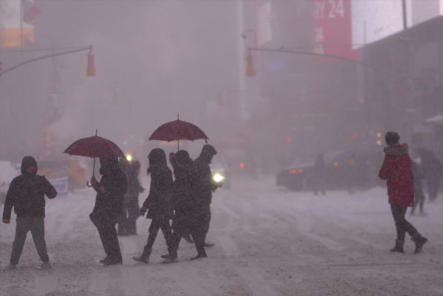 Ülkede tarihi felaket! 800 binden fazla kişi elektriksiz kaldı, binlerce uçuş iptal edildi