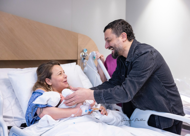 Ünlü şarkıcı Mehmet Erdem ve oyuncu Vildan Atasever, bebeklerine kavuştu