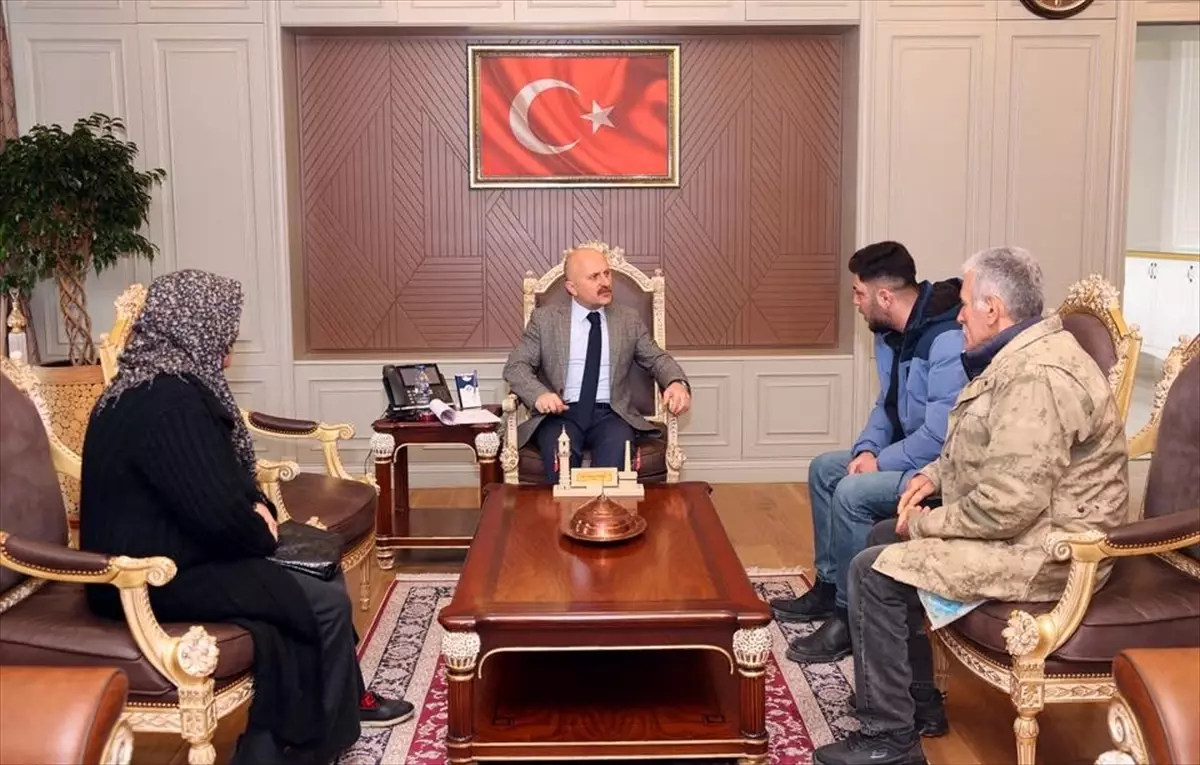 Vali Varol, Halkla Buluştu