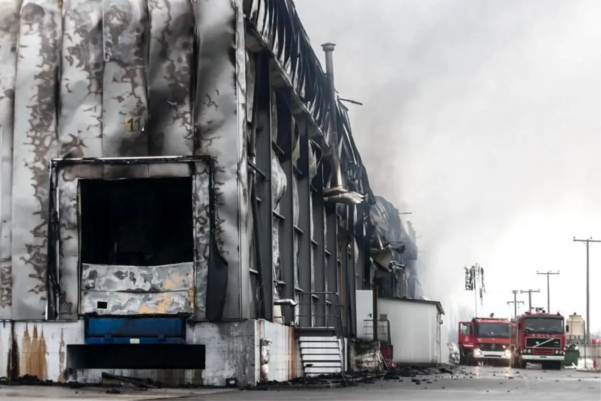 Yunanistan\'da Fabrika Patlaması: 4 Ölü