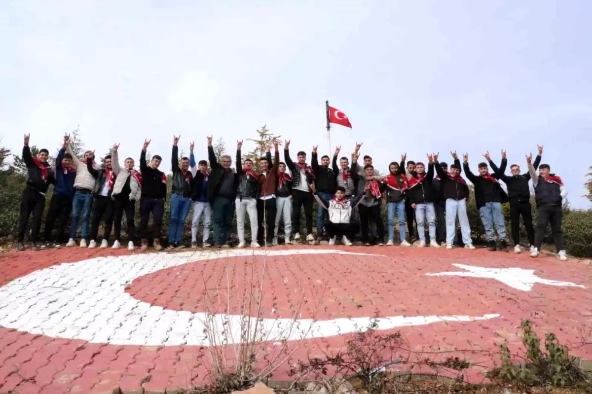 Asker Adayları Bayrak Tepe\'de Nöbet Tutuyor