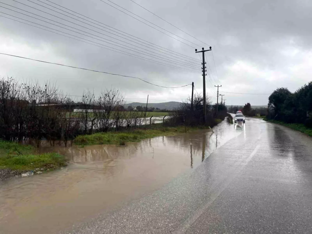 Ayvacık\'ta Sağanak Yağış Tarımı Vurdu