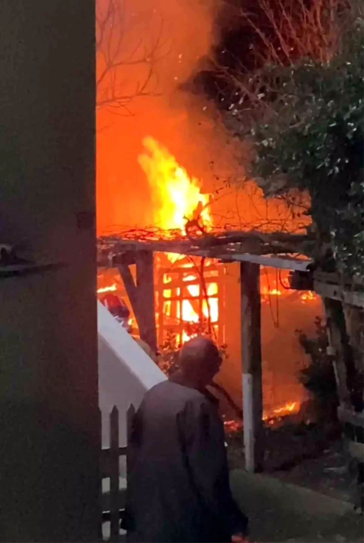 Bartın\'da Odunlukta Yangın Paniği