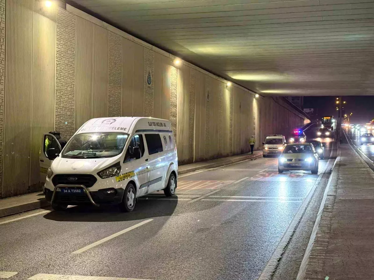 Beylikdüzü\'nde Servis Minibüsü Kadına Çarptı