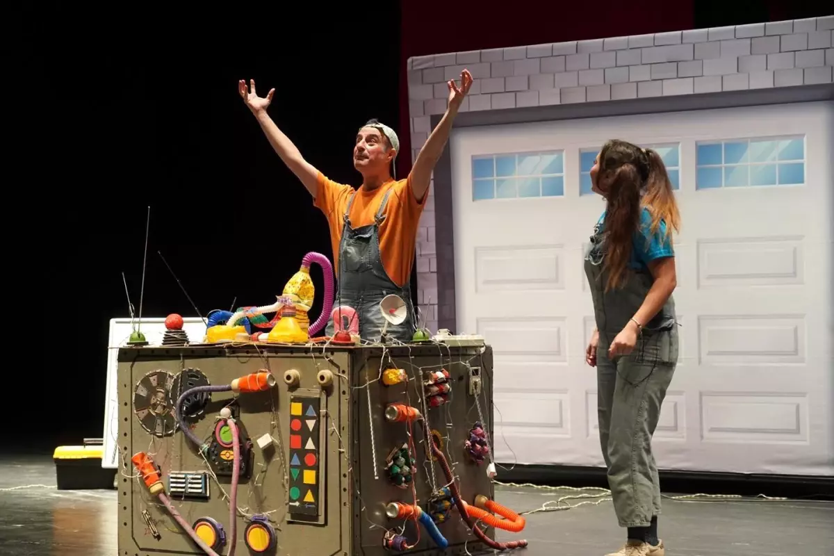 Bilecik\'te çocuklar kukla gösterisi ve tiyatroyla eğlendi