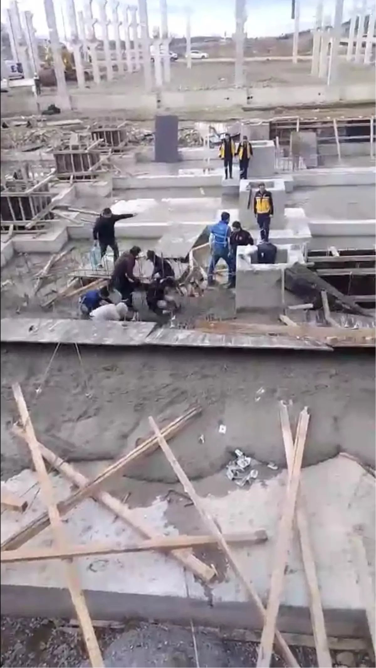 Bursa\'da inşaatta çökme: 1 işçi hayatını kaybetti