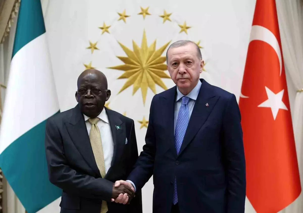 Cumhurbaşkanı Erdoğan, Nijerya Cumhurbaşkanı Tinubu ve beraberindeki heyetle bir araya geldi
