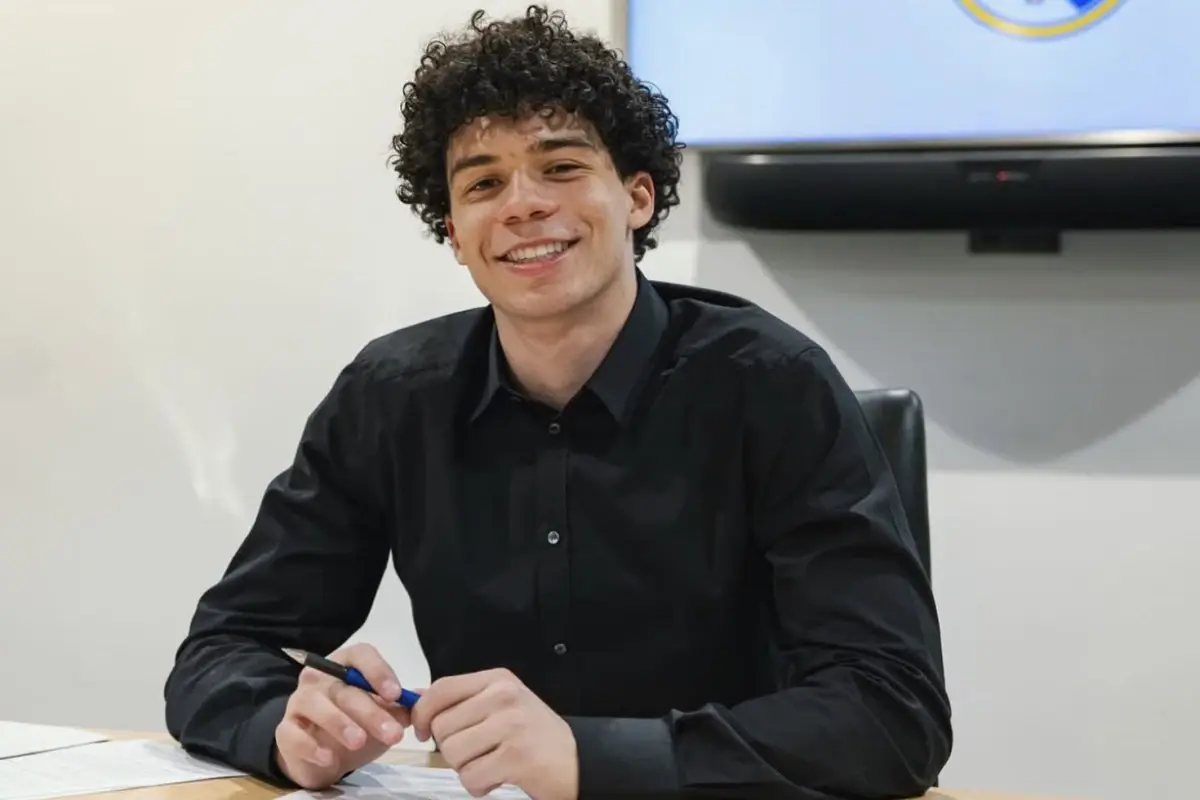 Efsane futbolcunun oğlu Real Madrid ile profesyonel sözleşme imzaladı