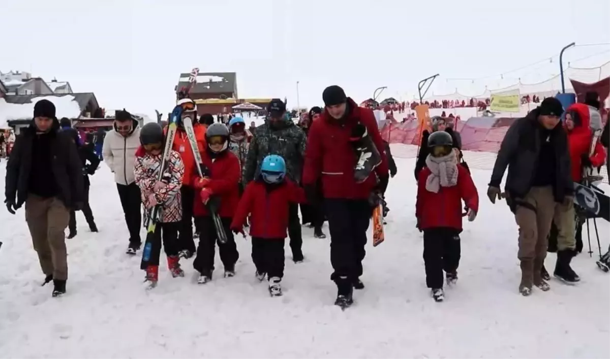 Erciyes\'te şehit çocuklarına kayak eğitimi