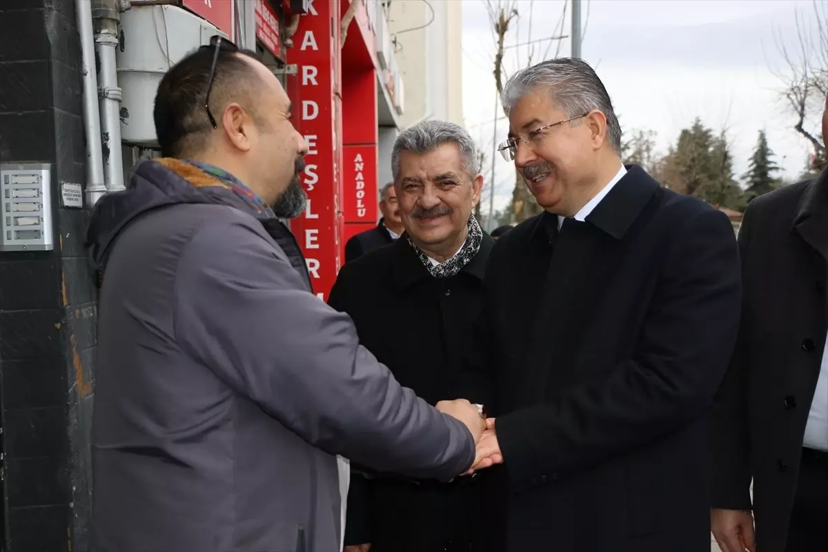 Eskişehir Valisi Yılmaz, Odunpazarı\'nda esnafı ziyaret etti