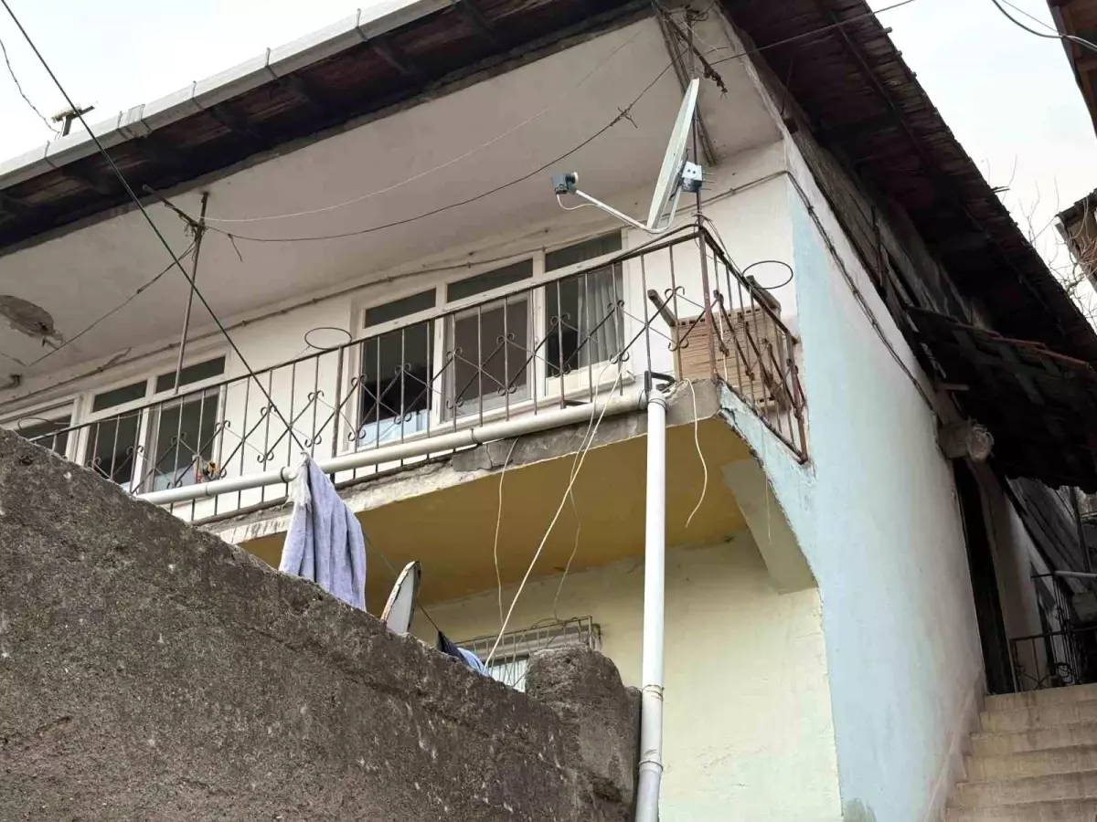 Fayanslar kabarınca fark edildi, apar topar tahliye edildi