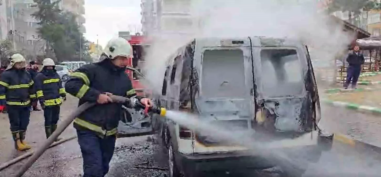 Nizip\'te Ticari Araç Yangını