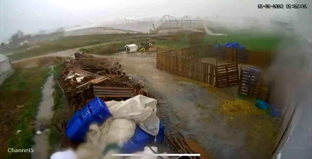 Antalya\'da Hortum Serayı Parçaladı