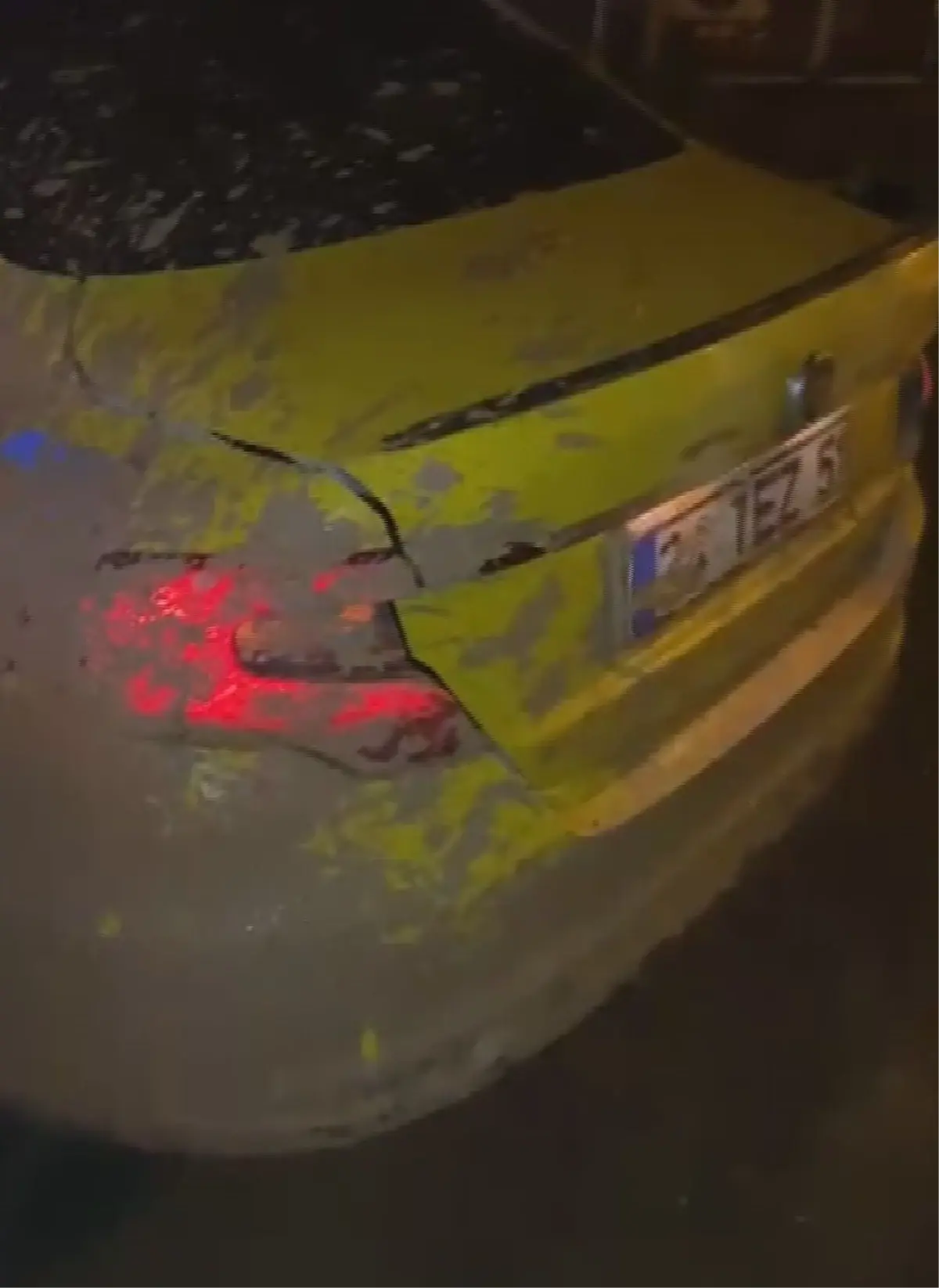 Havalimanından bindikleri takside dehşet saçtılar: Şoförü darp edip kaçtılar