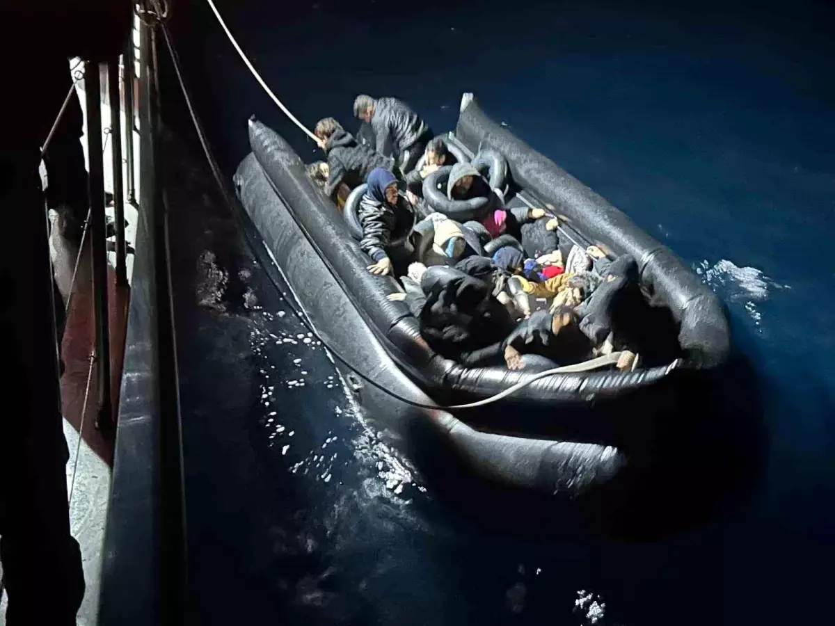 İzmir\'de Düzensiz Göçmen Operasyonu