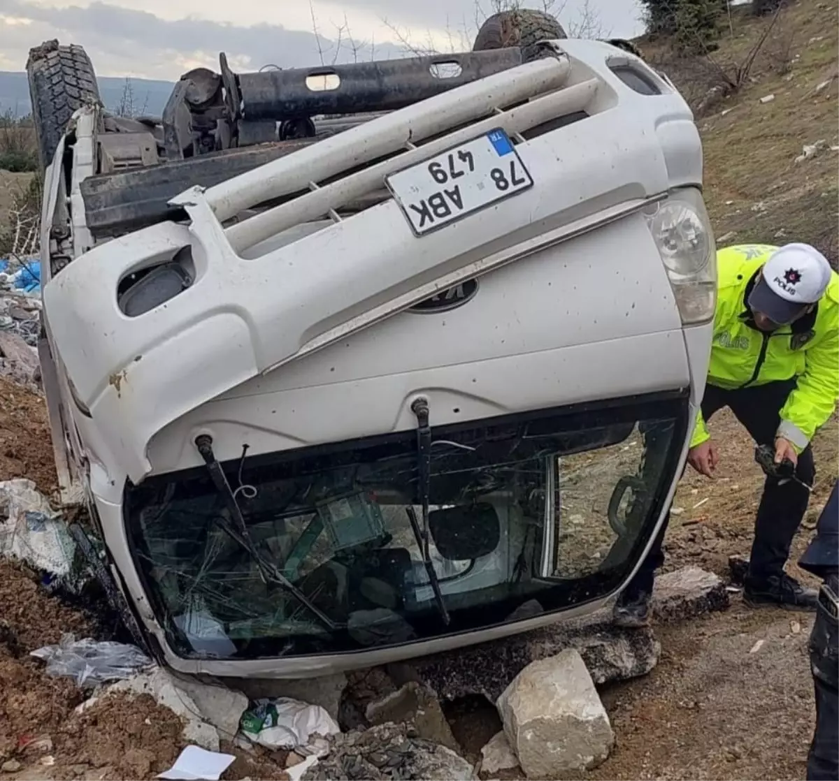 Karabük\'te Kamyonet Devrildi: 2 Yaralı