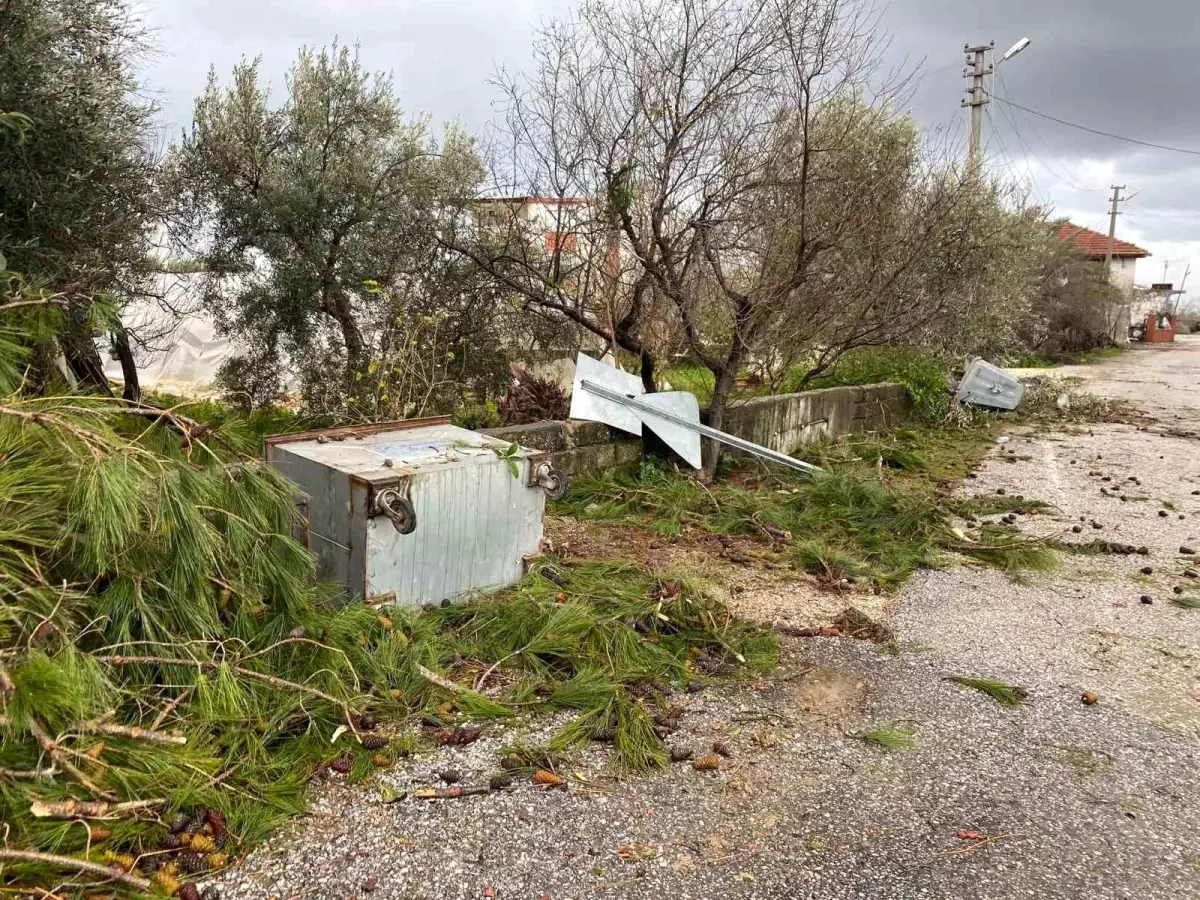 Manavgat\'ta Hortum Yıkım Yarattı