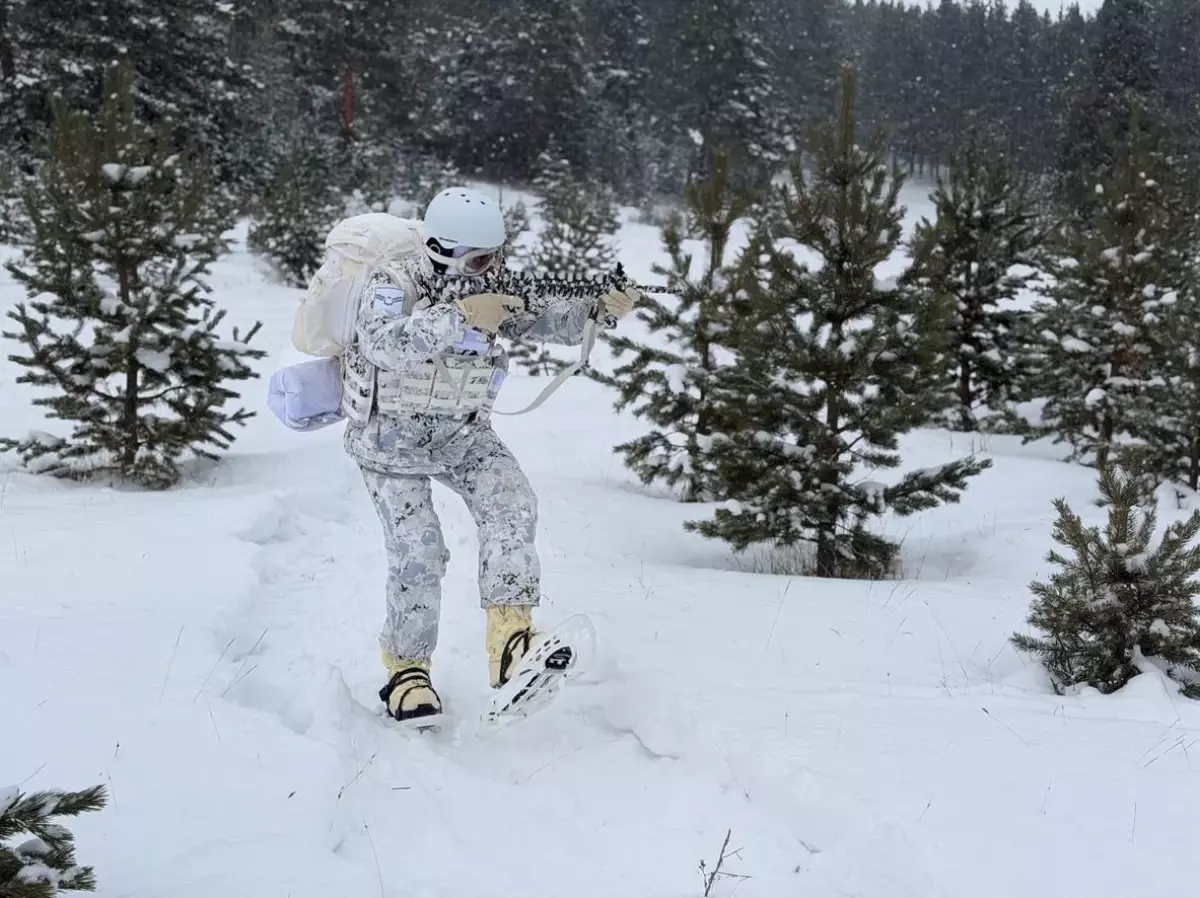 Kars\'ta Askeri Kayakçılık Eğitimi